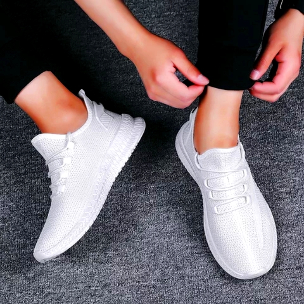 Breathable athletic sneakers
